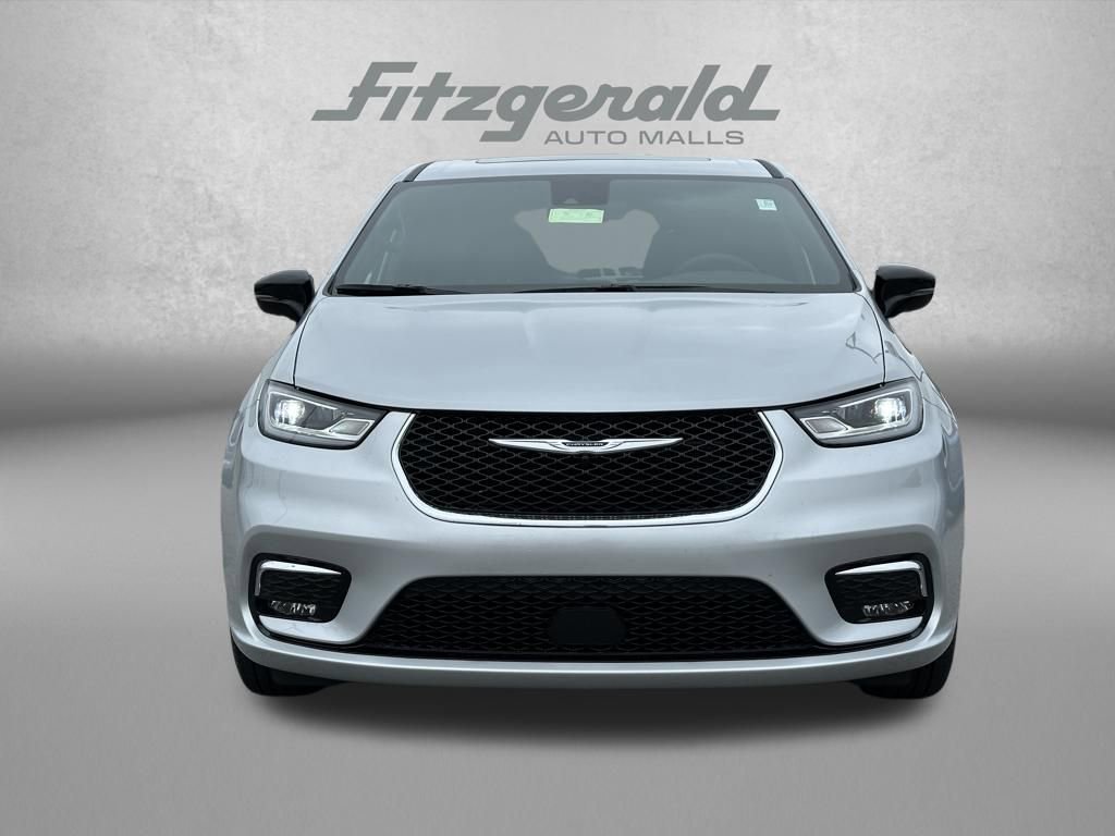 Used 2026 Chrysler Pacifica Limited FWD image 3