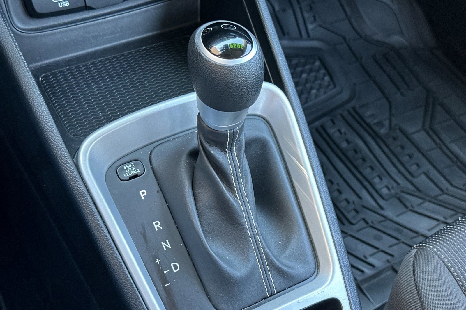 Used 2024 Hyundai Venue SE image 21