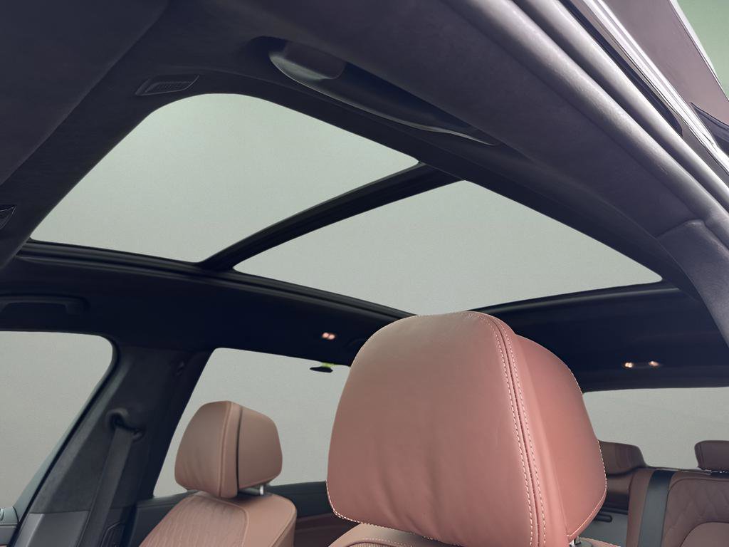 Used 2025 BMW X7 M60i image 19