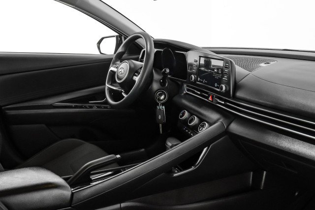 Used 2021 Hyundai Elantra SE w/ Cargo Package image 19