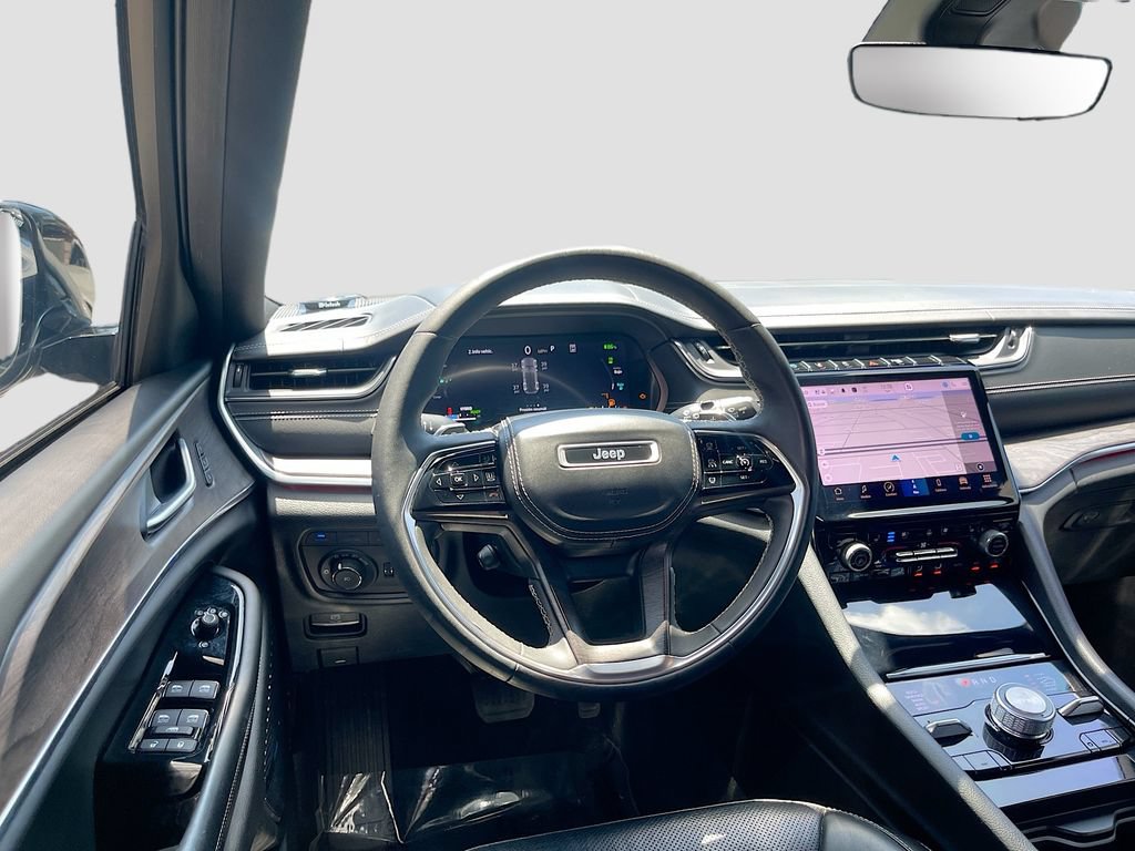 Used 2022 Jeep Grand Cherokee Overland AWD/4WD image 25
