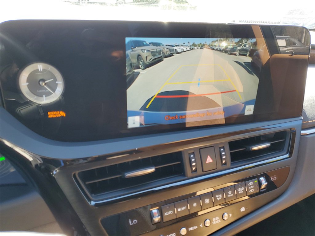 Used 2024 Lexus ES 300h w/ Premium Package image 28