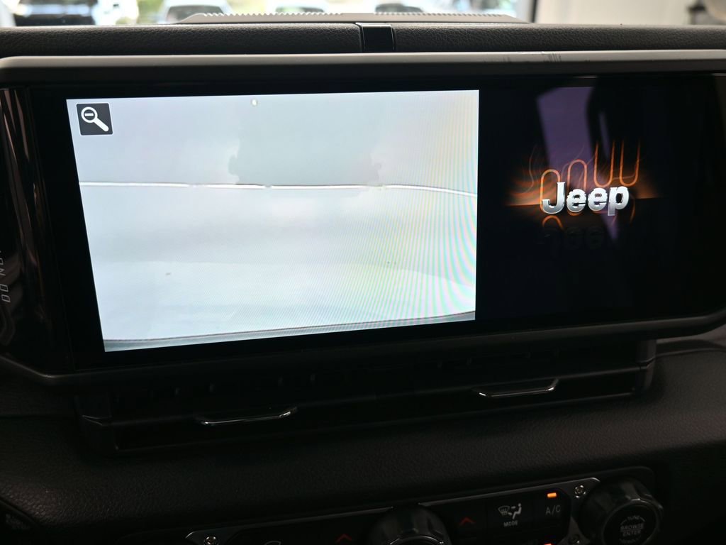 Used 2024 Jeep Gladiator Sport image 18