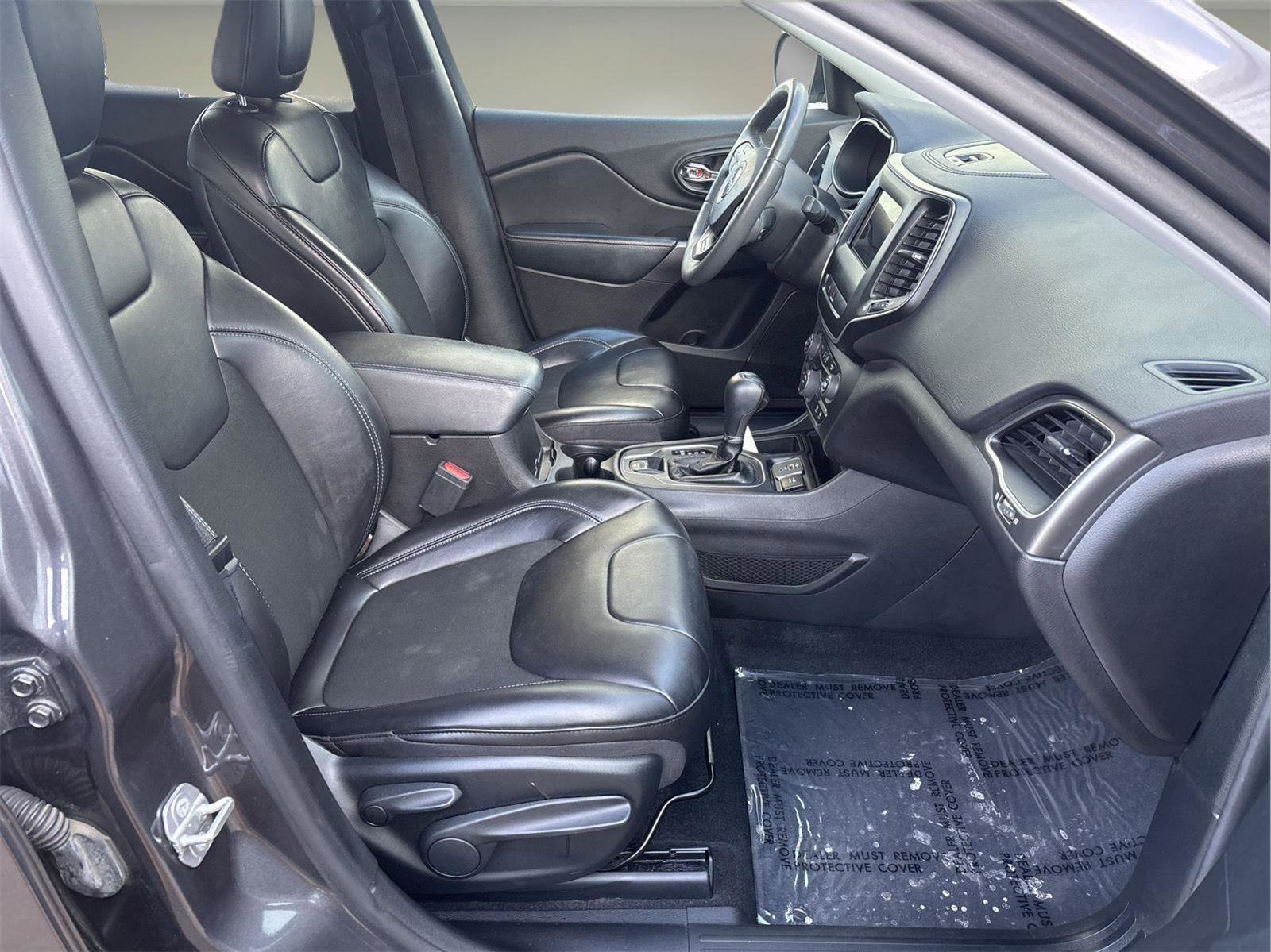 Used 2020 Jeep Cherokee Latitude Plus image 12