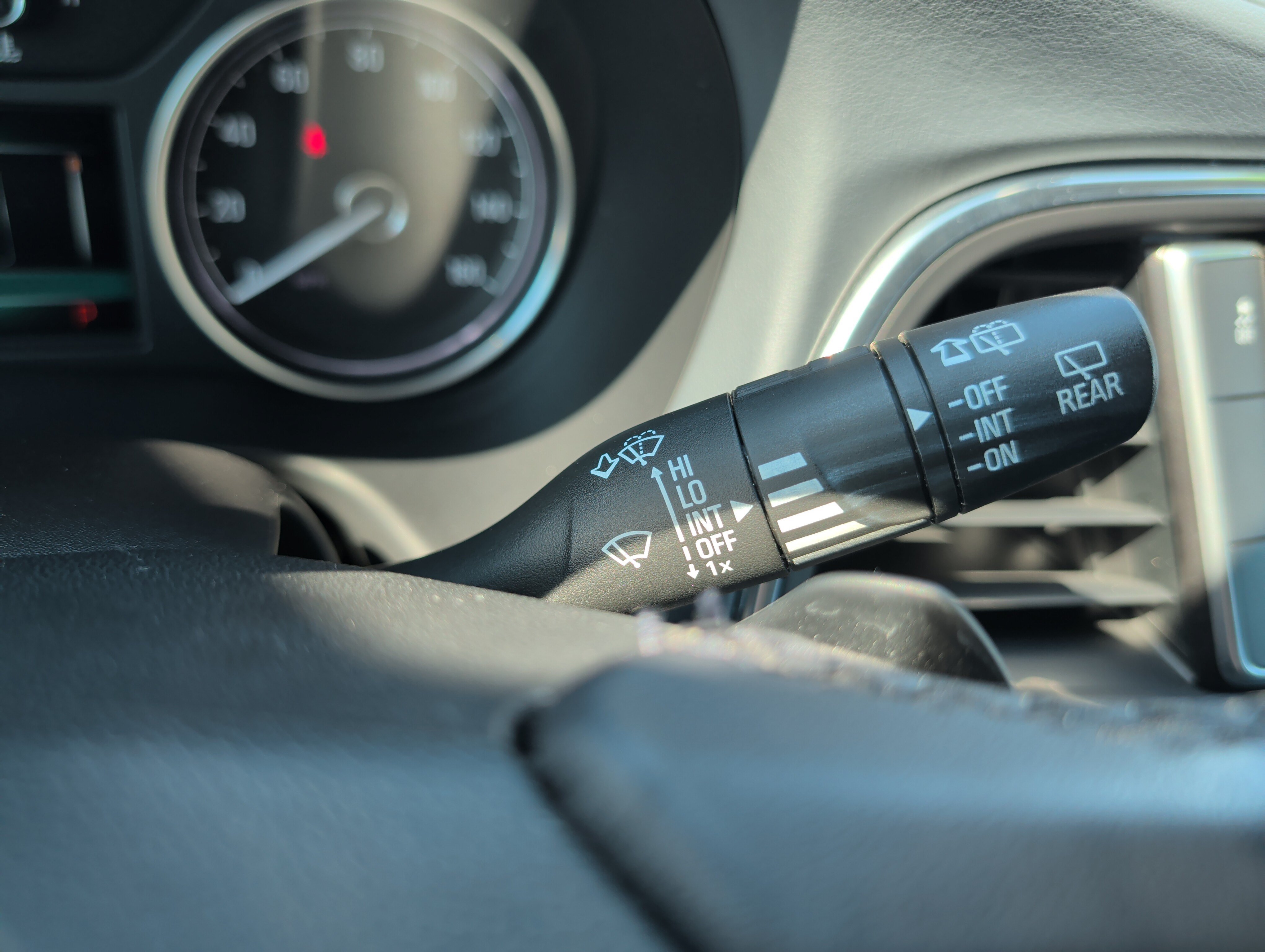 Used 2019 Buick Enclave Essence FWD image 38