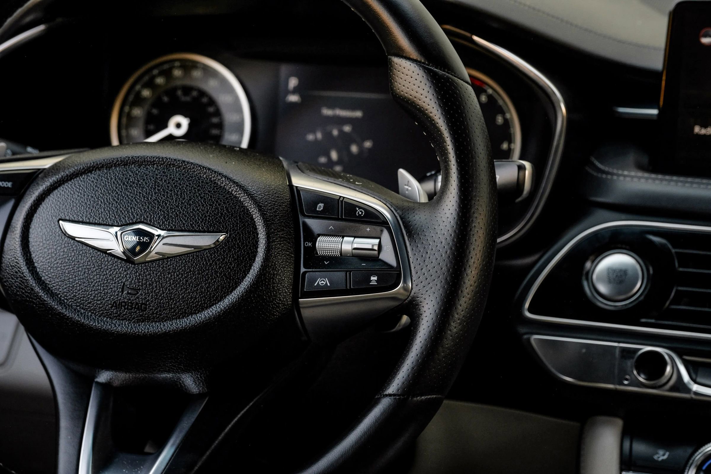 Used 2022 Genesis G70 2.0T image 25