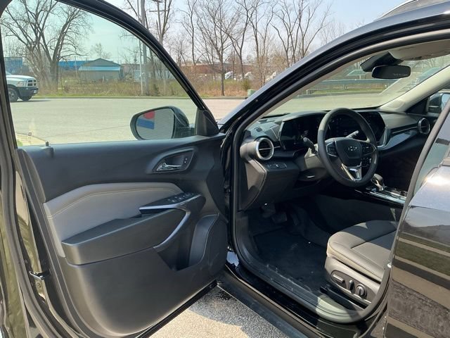 New 2026 Chevrolet Trax ACTIV w/ Sunroof Package FWD image 14