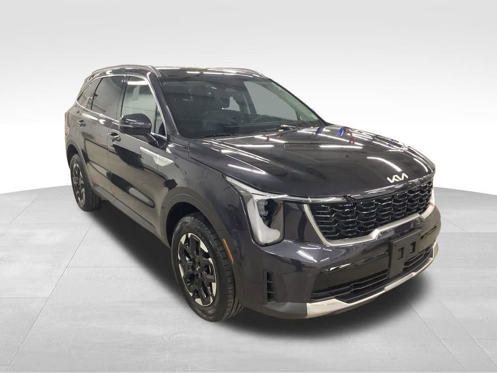 Certified 2025 Kia Sorento S w/ Panoramic Sunroof Package image 3