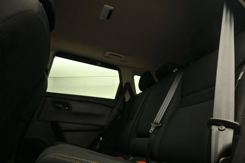Used 2025 Nissan Rogue S FWD image 13