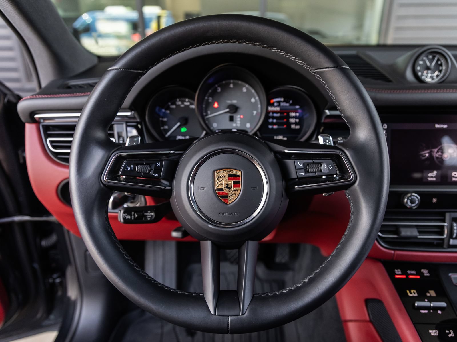 Certified 2024 Porsche Macan S AWD/4WD image 30