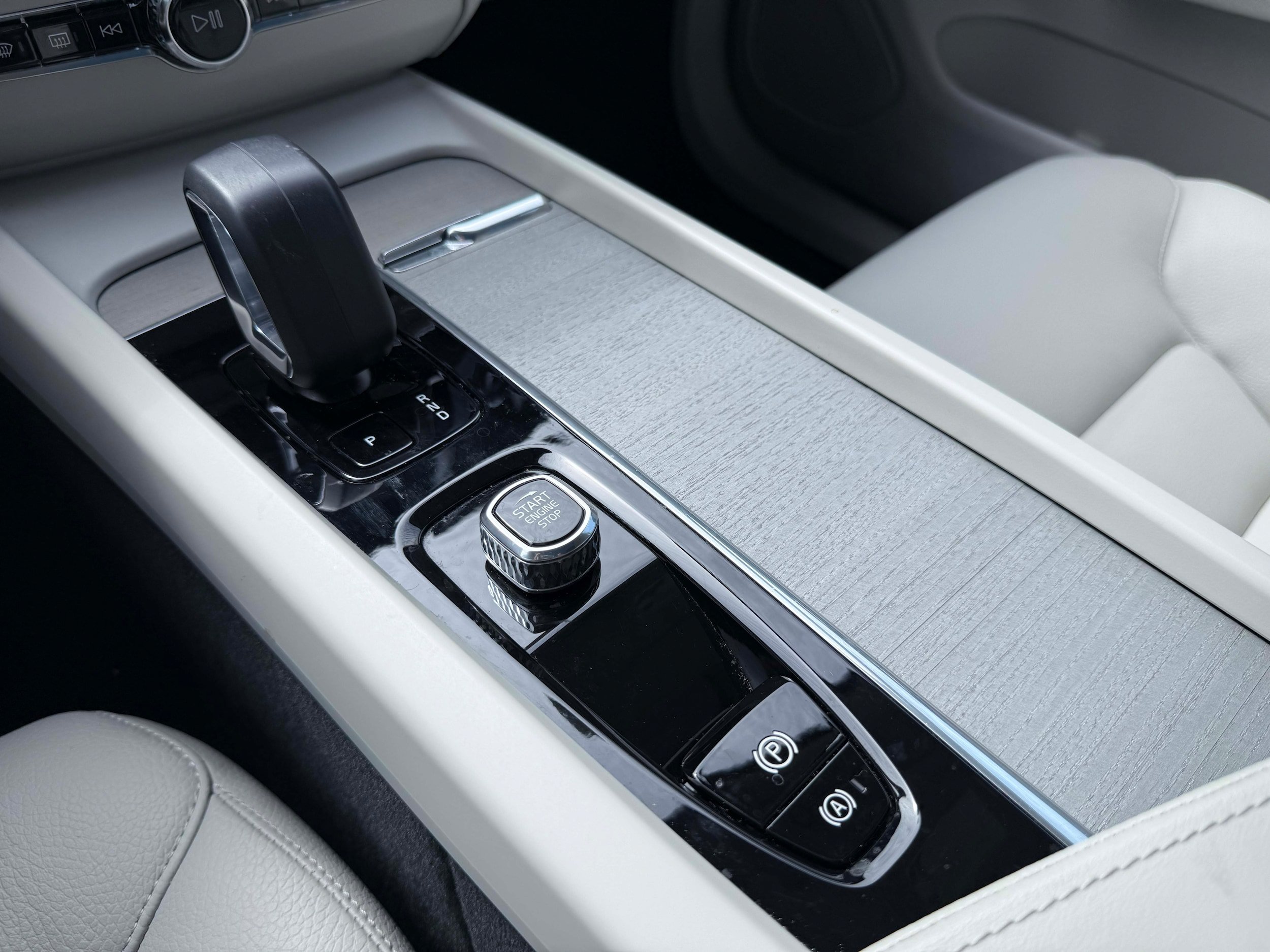 Certified 2023 Volvo XC60 B5 Plus w/ Climate Package AWD/4WD image 19