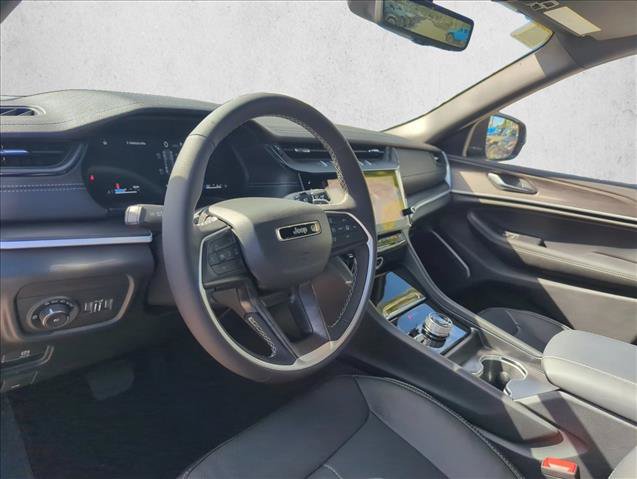 Used 2026 Jeep Grand Cherokee Limited AWD/4WD image 19