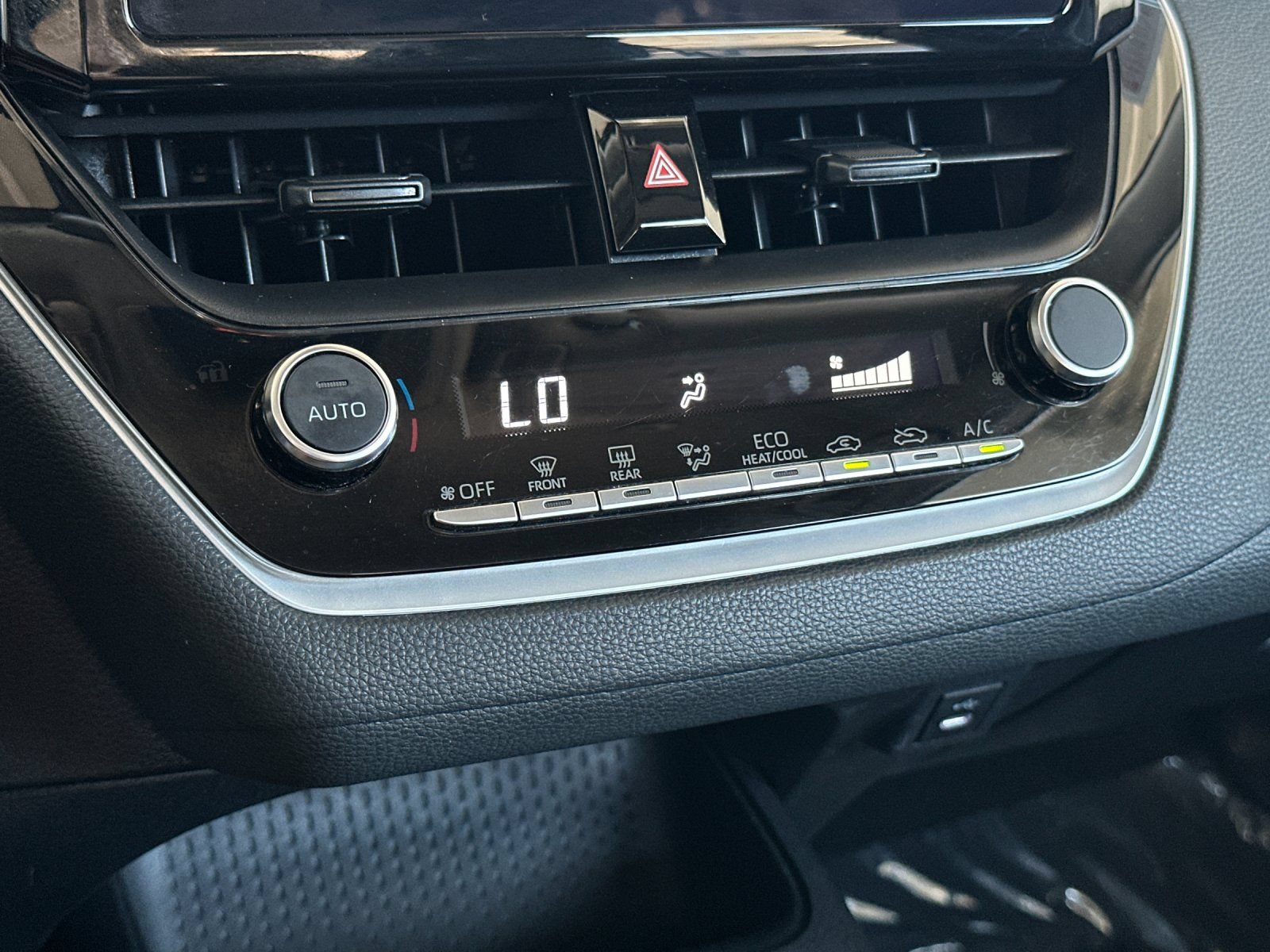 Used 2025 Toyota Corolla LE FWD image 17