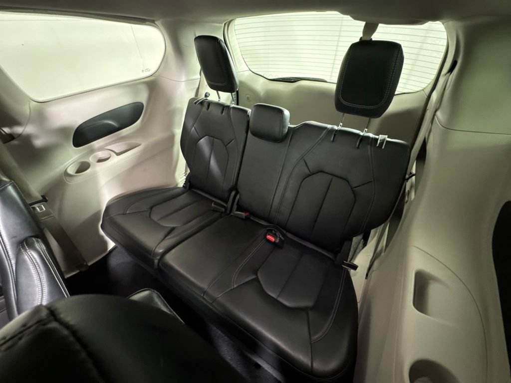 Certified 2024 Chrysler Pacifica Touring-L FWD image 37