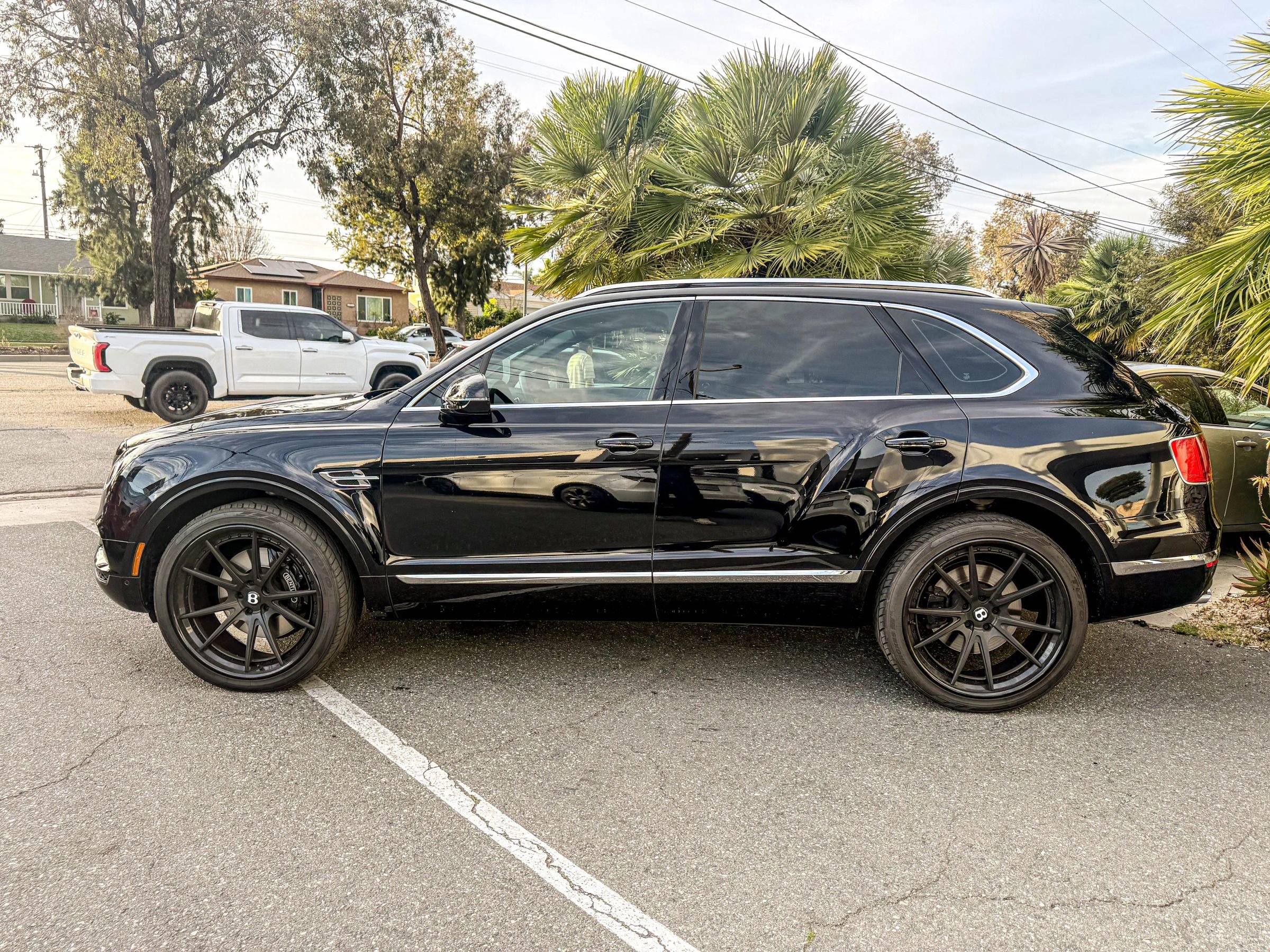 Used 2020 Bentley Bentayga image 13