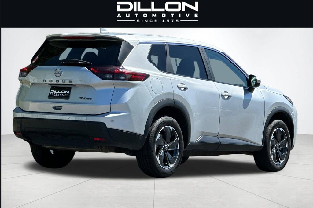 Used 2024 Nissan Rogue SV AWD/4WD image 4