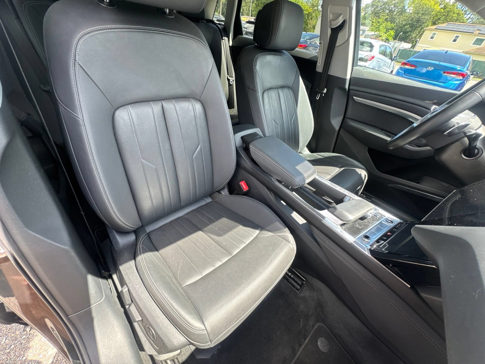 Used 2022 Audi e-tron Premium Plus AWD/4WD image 17