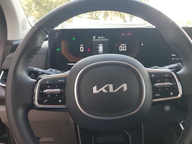Certified 2025 Kia Carnival EX FWD image 23
