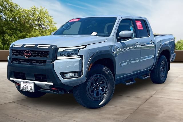 Used 2025 Nissan Frontier PRO-4X AWD/4WD image 3