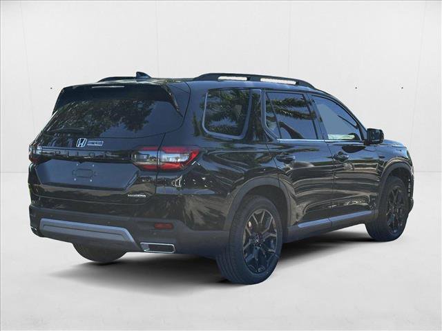 New 2025 Honda Pilot Touring image 2