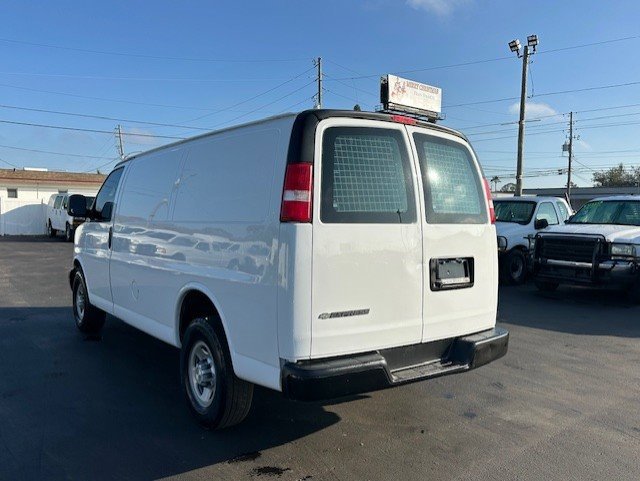 Used 2017 Chevrolet Express 2500 RWD image 8
