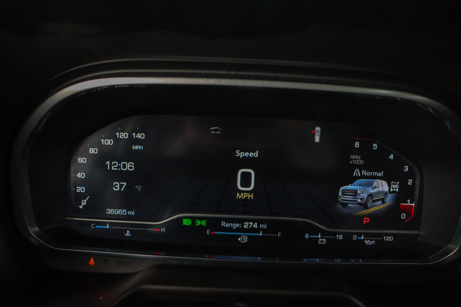 Used 2023 GMC Yukon SLT w/ SLT Luxury Package image 16