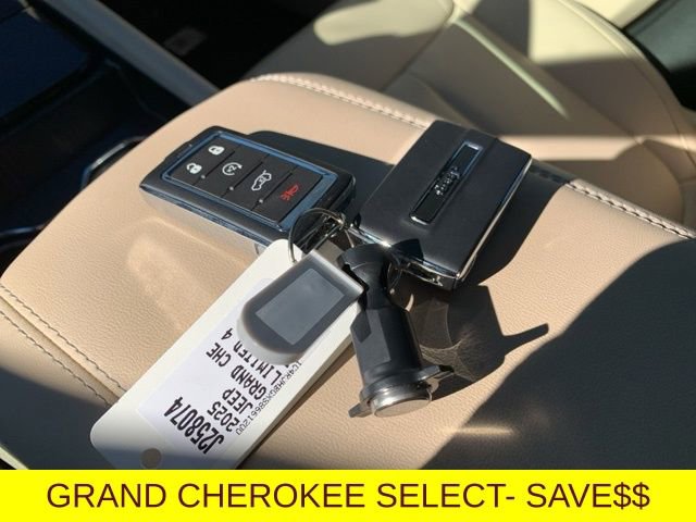 New 2025 Jeep Grand Cherokee Limited w/ Black Appearance Package image 39