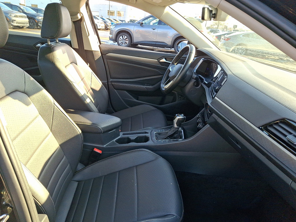 Used 2024 Volkswagen Jetta SE image 12