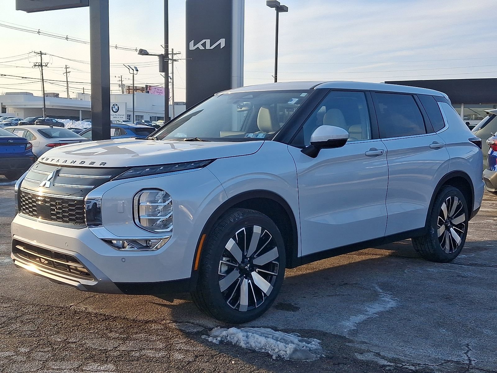 New 2026 Mitsubishi Outlander SE AWD/4WD image 4