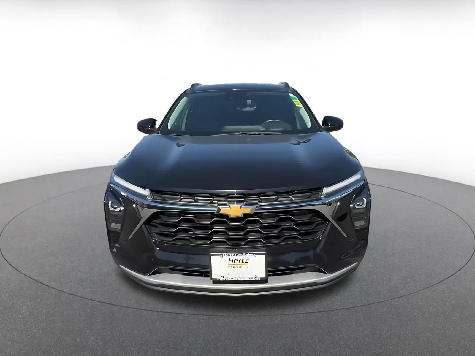 Used 2025 Chevrolet Trax LT w/ LT Convenience Package FWD image 4