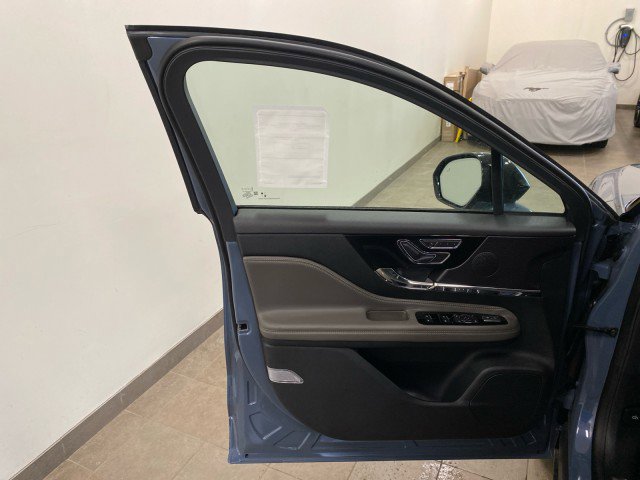 New 2025 Lincoln Corsair Reserve w/ Jet Appearance Package image 14