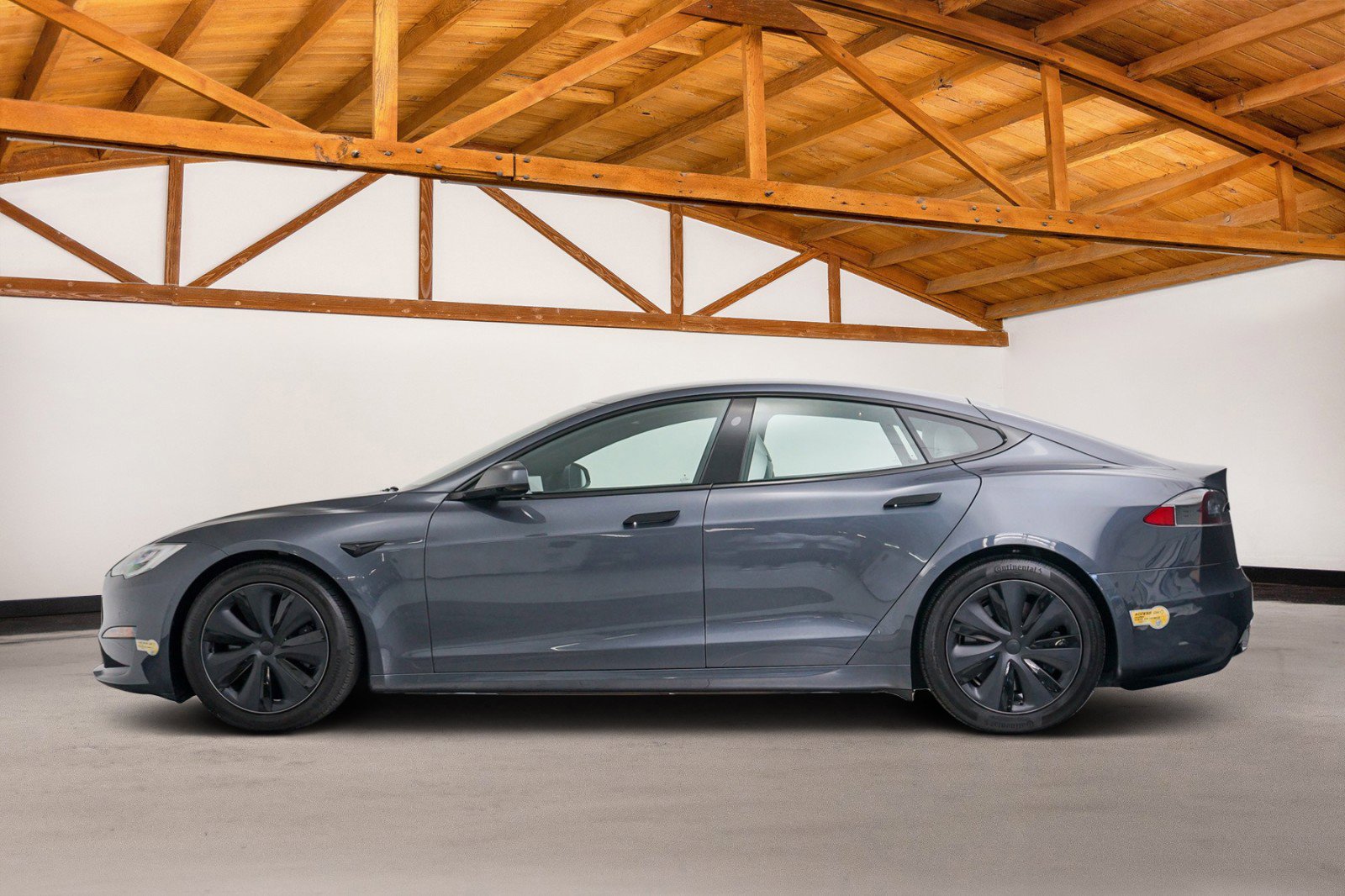 Used 2022 Tesla Model S Standard Range image 2