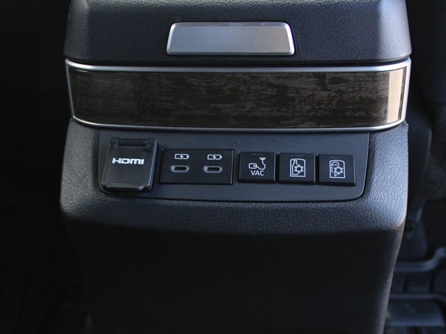 Used 2026 Toyota Sienna Platinum AWD/4WD image 22