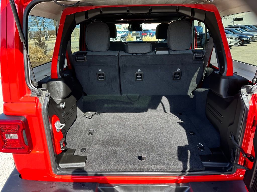 Used 2025 Jeep Wrangler Unlimited Sahara image 11