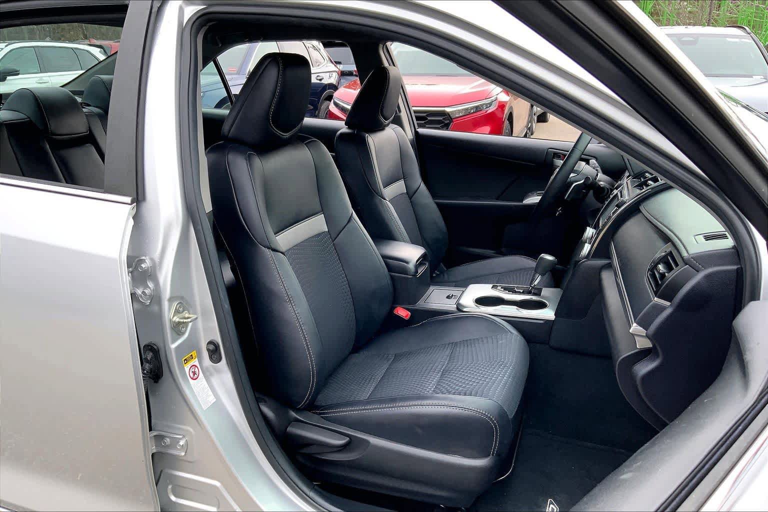 Used 2014 Toyota Camry SE w/ Fleet Convenience Package image 8
