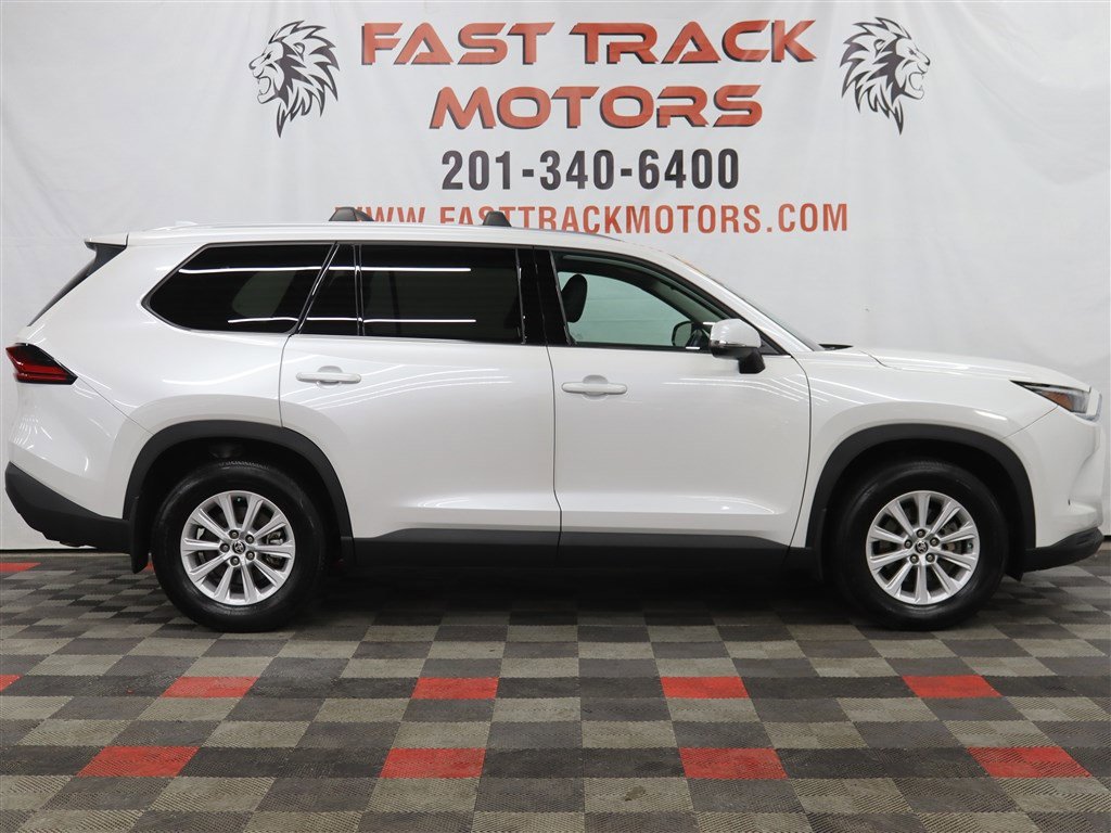 Used 2024 Toyota Grand Highlander XLE image 4