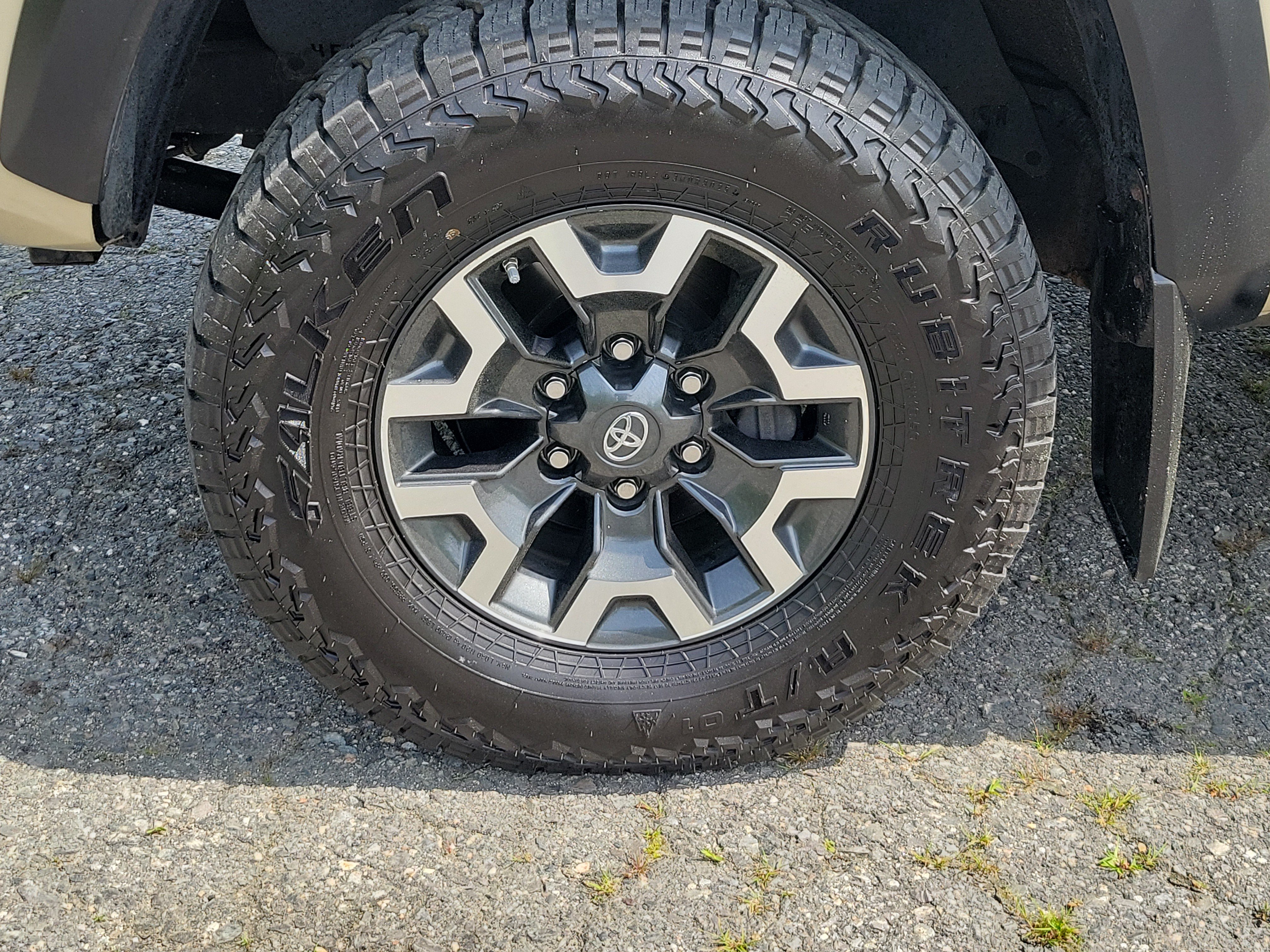 Used 2020 Toyota Tacoma TRD Off-Road w/ Technology Package AWD/4WD image 12