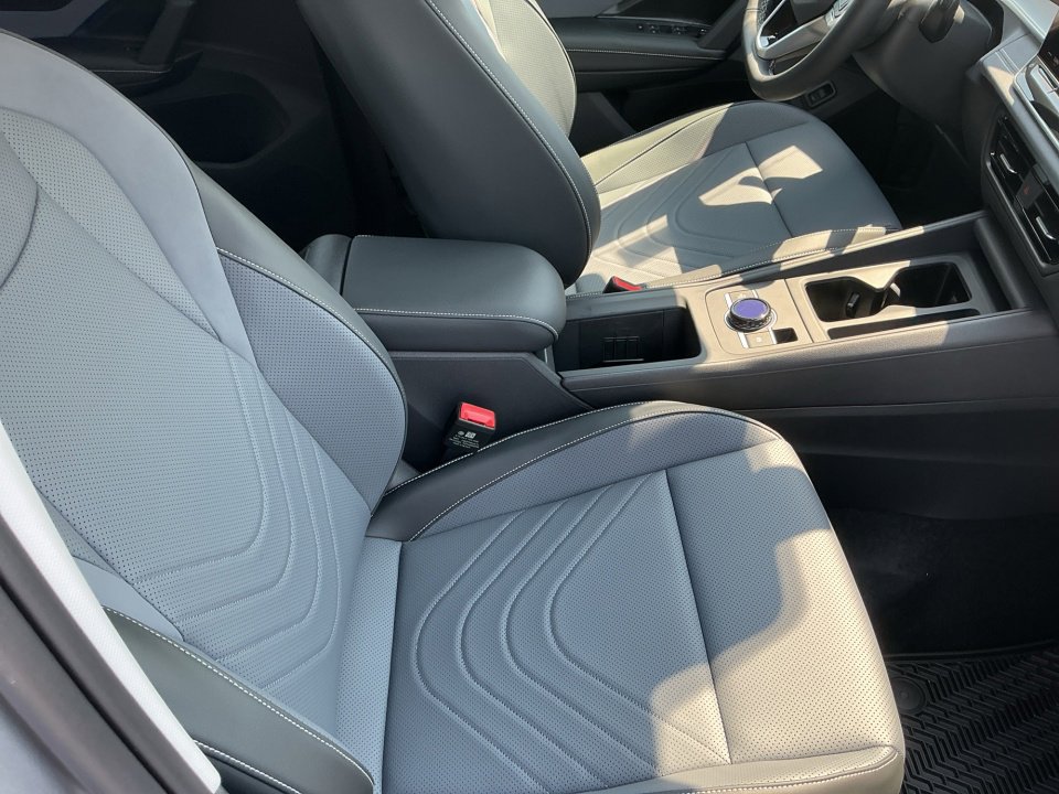 New 2026 Volkswagen Tiguan SE FWD image 28