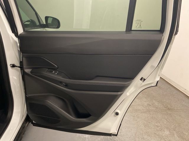 Used 2026 Jeep Cherokee Laredo AWD/4WD image 23