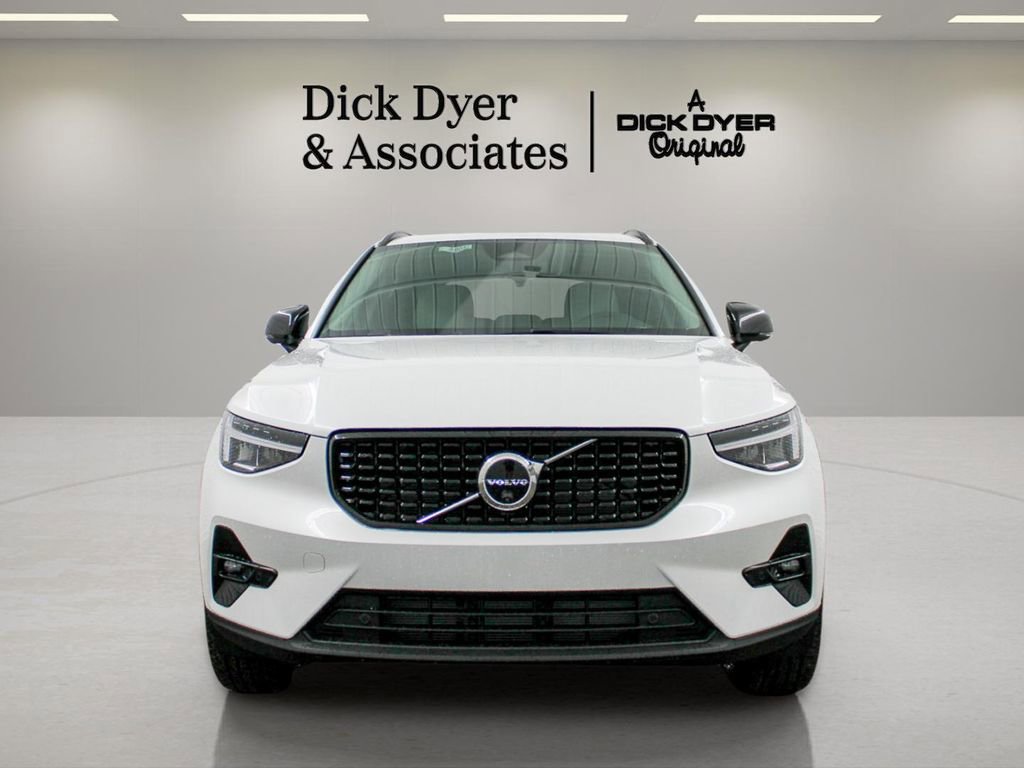 New 2026 Volvo XC40 B4 Plus w/ Protection Package Premier FWD image 7