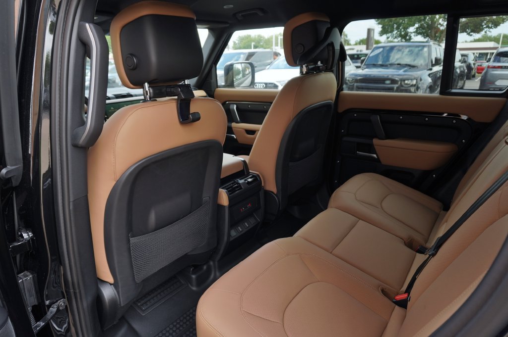 New 2026 Land Rover Defender 110 X-Dynamic SE AWD/4WD image 28