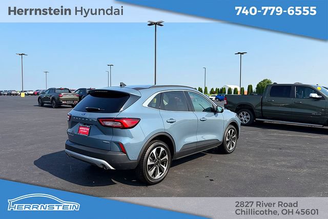 Used 2023 Ford Escape Platinum w/ Premium Technology Package AWD/4WD image 31