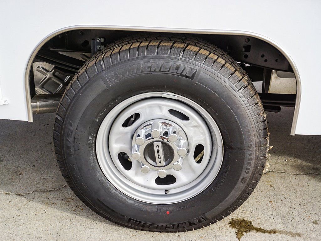New 2024 Ford F250 XL w/ XL Chrome Package image 10