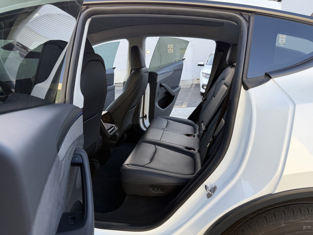 Used 2026 Tesla Model Y Long Range RWD image 15