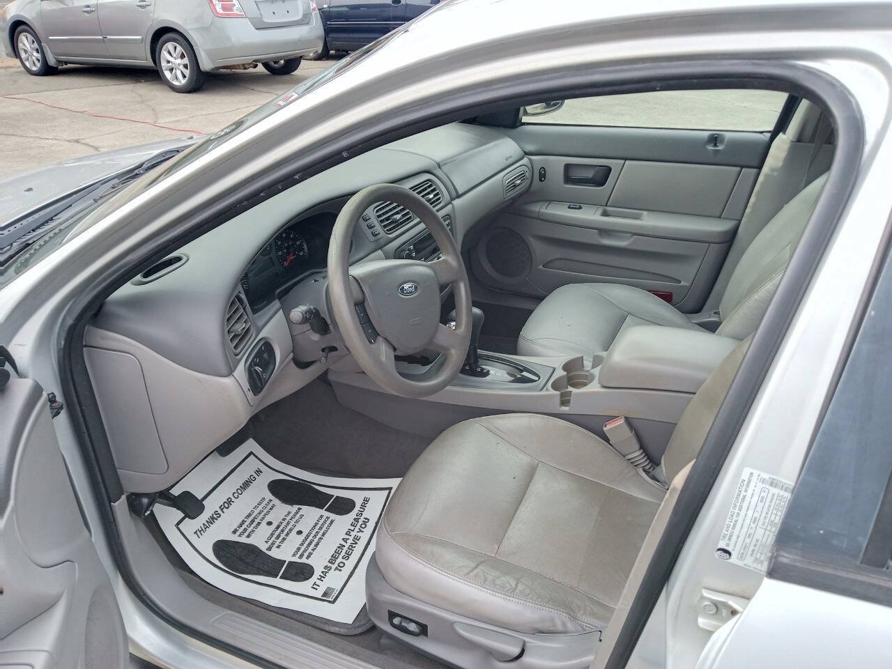 Used 2005 Ford Taurus SE FWD image 6
