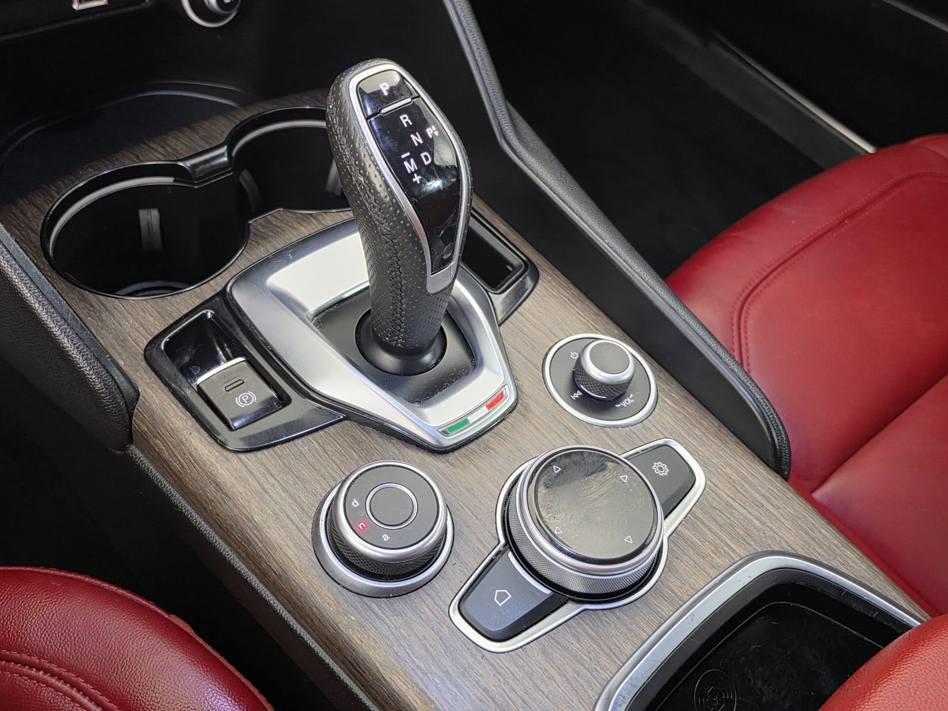 Used 2020 Alfa Romeo Giulia Ti w/ Nero Edizione RWD image 28
