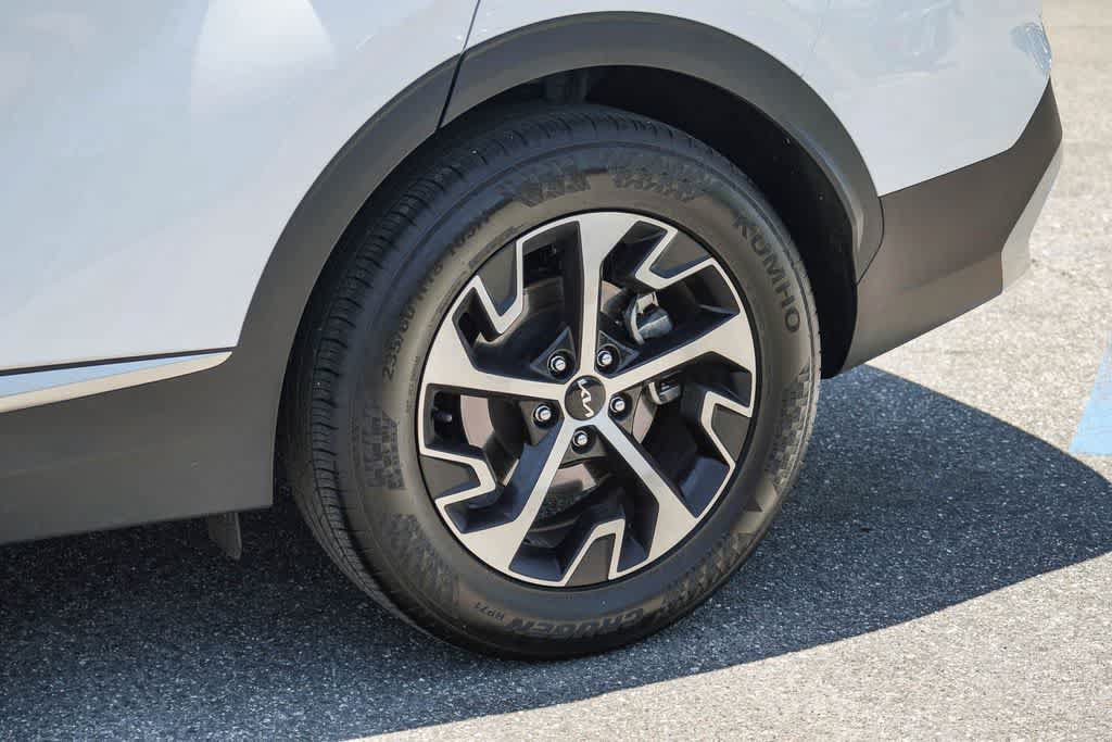 Certified 2025 Kia Sportage EX FWD image 10