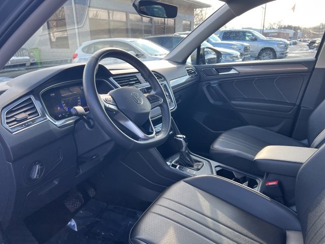 Used 2024 Volkswagen Tiguan SE image 25