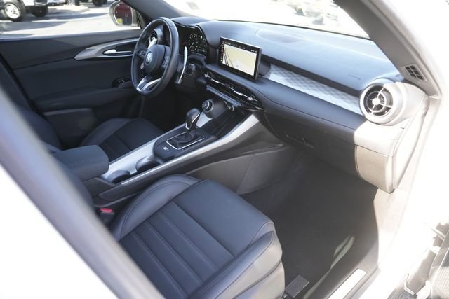 Used 2024 Alfa Romeo Tonale Veloce w/ Premium Interior Package image 17
