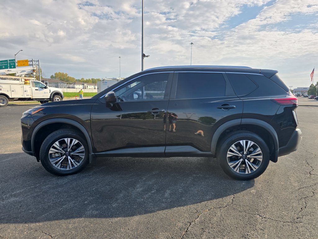 Used 2023 Nissan Rogue SV w/ SV Premium B Package AWD/4WD image 12
